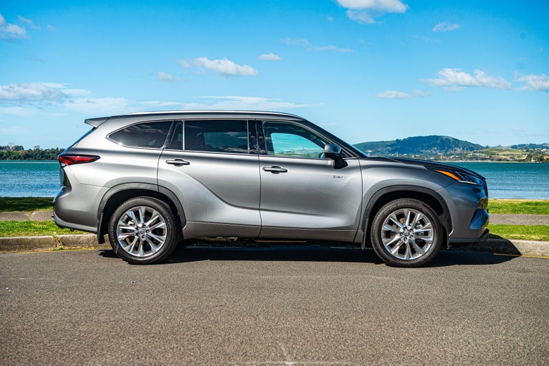 2026 Toyota Highlander Limited ZR image 3