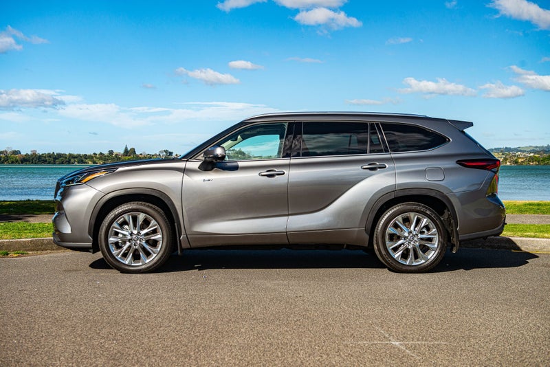2026 Toyota Highlander Limited ZR image 4