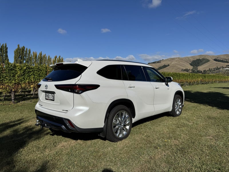 2026 Toyota Highlander Limited ZR 2.5P HEV ECVT... image 3