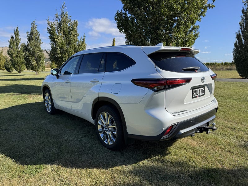 2026 Toyota Highlander Limited ZR 2.5P HEV ECVT... image 5
