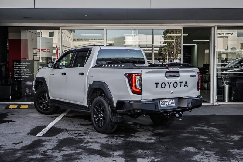 2026 Toyota Hilux Adventure 2.8DT Hybrid 6AT 4W... image 3