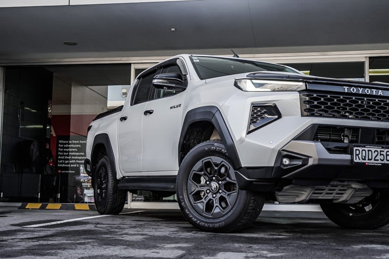 2026 Toyota Hilux Adventure 2.8DT Hybrid 6AT 4W... image 4