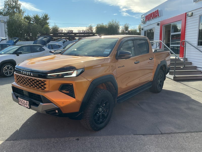 2026 Toyota Hilux Adventure 2.8DT Hybrid 6AT 4W... image 3