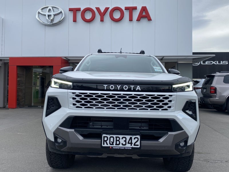 2026 Toyota Hilux Adventure 2.8DT Hybrid 6AT 4W... image 3