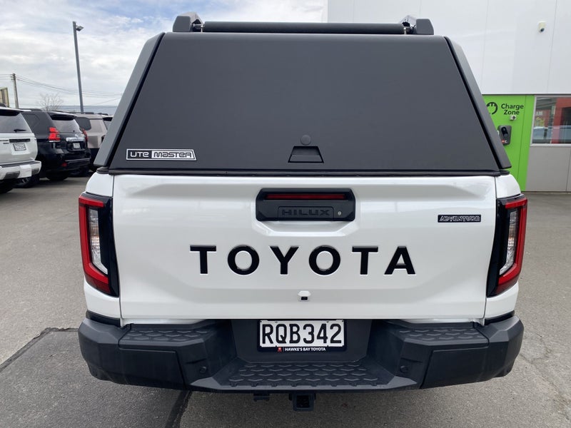 2026 Toyota Hilux Adventure 2.8DT Hybrid 6AT 4W... image 4