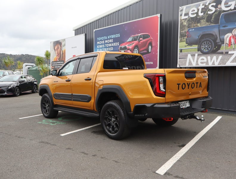2026 Toyota Hilux Adventure 2.8DT Hybrid 6AT 4W... image 3