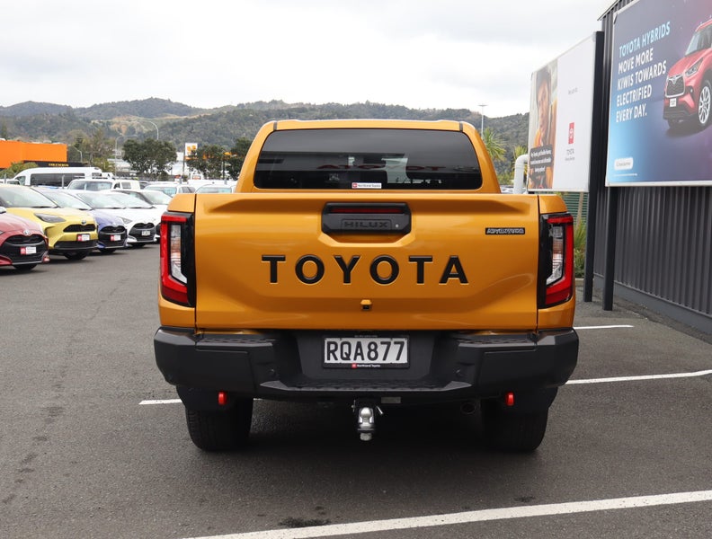 2026 Toyota Hilux Adventure 2.8DT Hybrid 6AT 4W... image 4