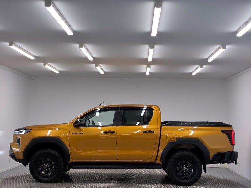 2026 Toyota Hilux Adventure 2.8DT Hybrid 6AT 4W... image 4