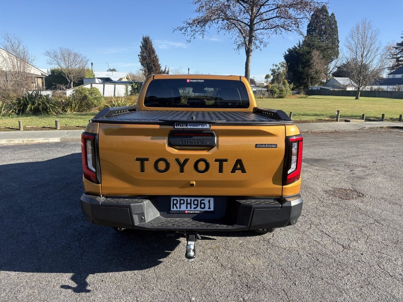 2026 Toyota Hilux Adventure 2.8DT Hybrid 6AT 4W... image 4