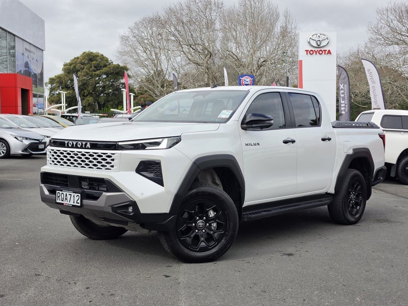 2026 Toyota Hilux Adventure 2.8DT Hybrid 6AT 4W... image 2