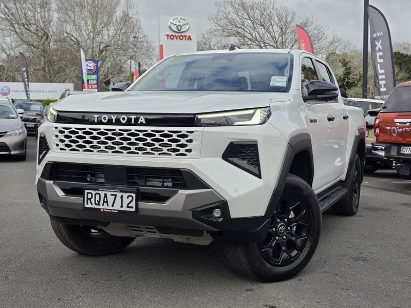 2026 Toyota Hilux Adventure 2.8DT Hybrid 6AT 4W... image 3
