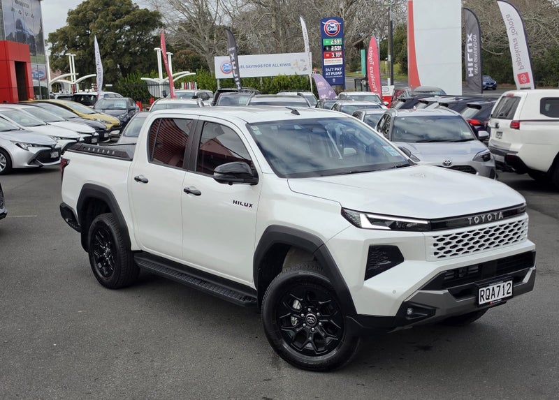 2026 Toyota Hilux Adventure 2.8DT Hybrid 6AT 4W... image 5