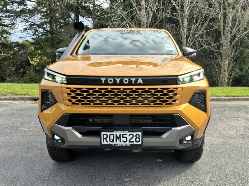 2026 Toyota Hilux Adventure 2.8DT Hybrid 6AT 4W... image 2