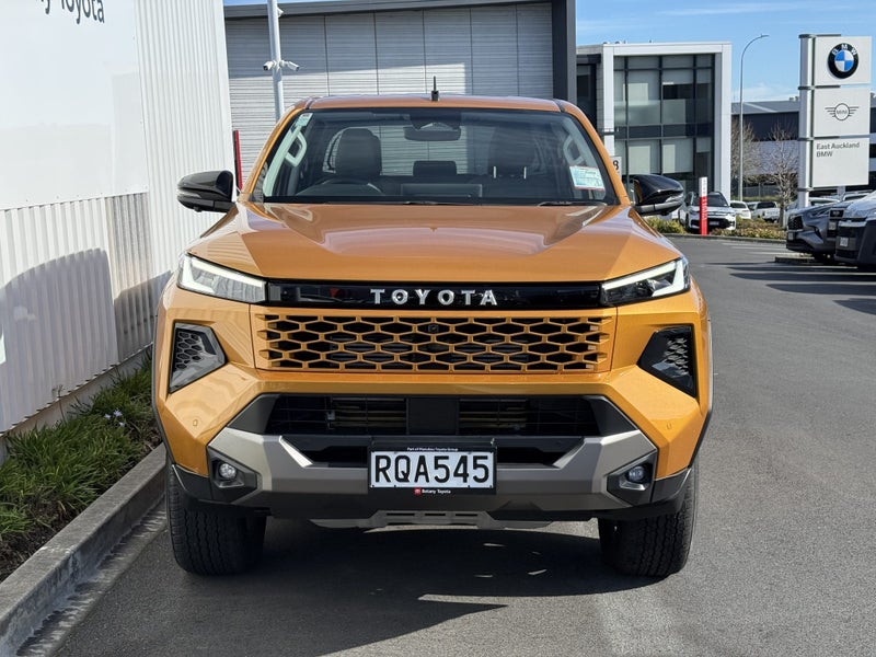 2026 Toyota Hilux Adventure 2.8DT Hybrid 6AT 4W... image 3