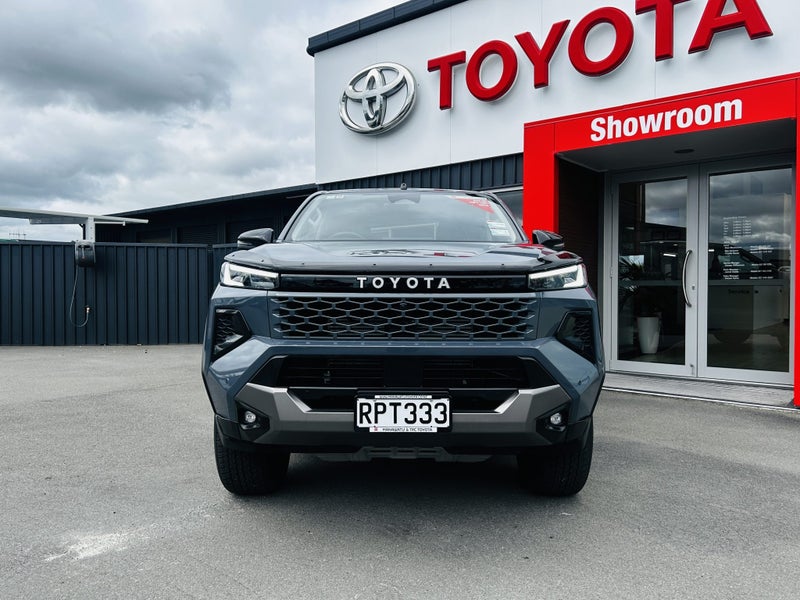 2026 Toyota Hilux Adventure 2.8DT Hybrid Automa... image 2