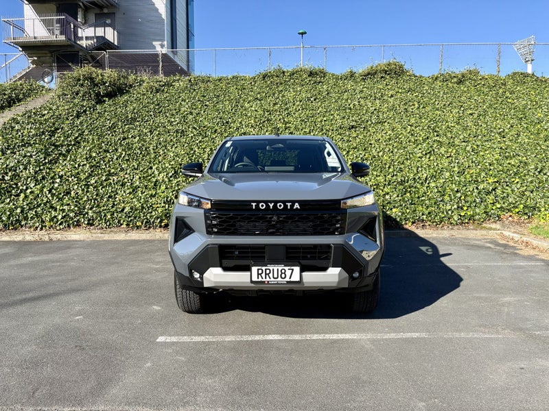 2026 Toyota Hilux SR 2.8DT 6AT 2WD DCU/4D/5S image 2