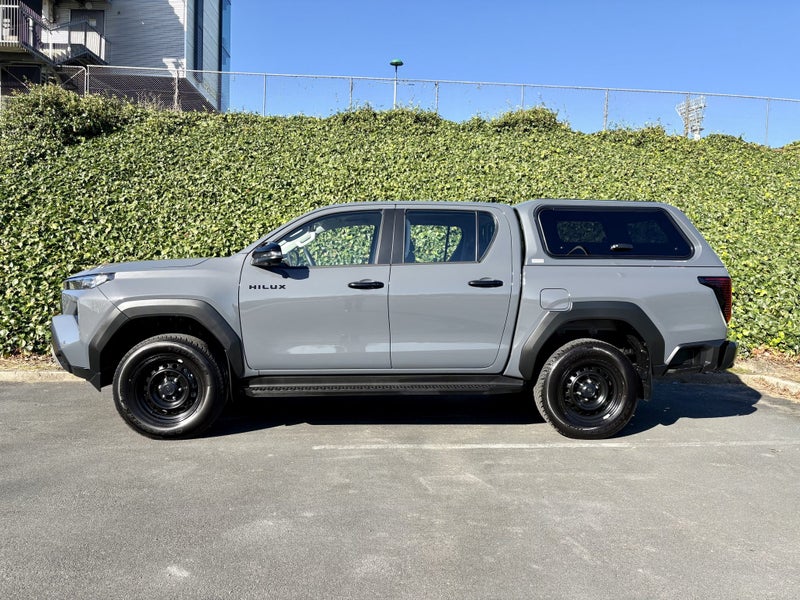2026 Toyota Hilux SR 2.8DT 6AT 2WD DCU/4D/5S image 4