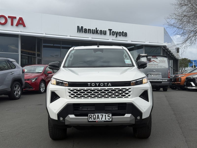 2026 Toyota Hilux SR 2.8DT 6AT 2WD DCU/4D/5S image 3
