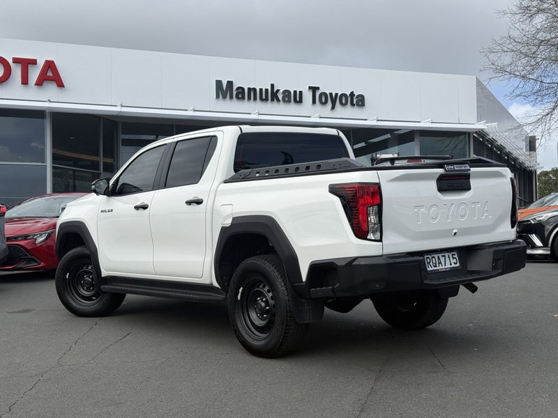 2026 Toyota Hilux SR 2.8DT 6AT 2WD DCU/4D/5S image 4