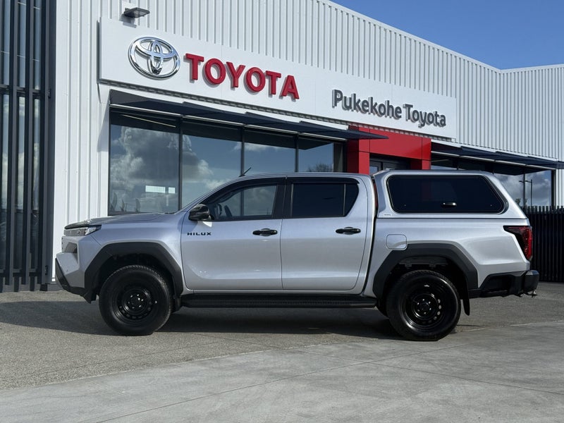 2026 Toyota Hilux SR 2.8DT 6AT 2WD DCU/4D/5S image 3