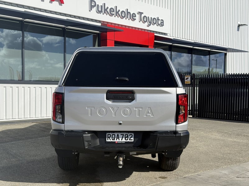 2026 Toyota Hilux SR 2.8DT 6AT 2WD DCU/4D/5S image 5