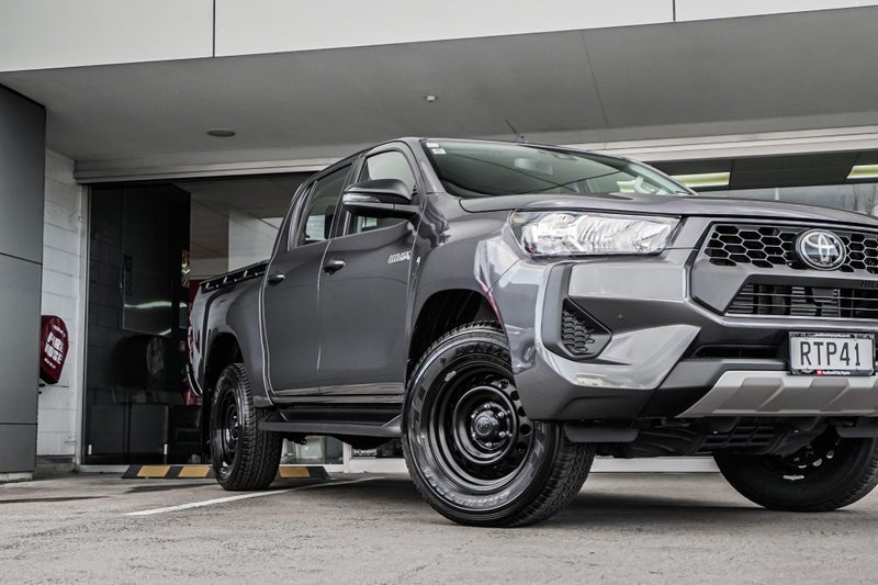 2026 Toyota Hilux SR 2.8DT 6AT 2WD DCW/4D/5S image 2