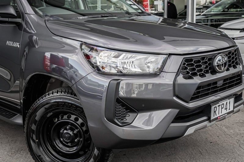 2026 Toyota Hilux SR 2.8DT 6AT 2WD DCW/4D/5S image 3