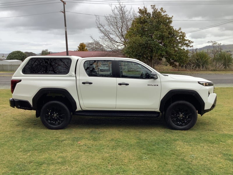 2026 Toyota Hilux SR 2.8DT 6AT 2WD Double Cab image 4