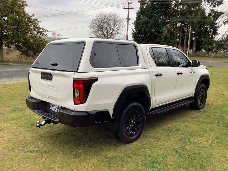 2026 Toyota Hilux SR 2.8DT 6AT 2WD Double Cab image 5