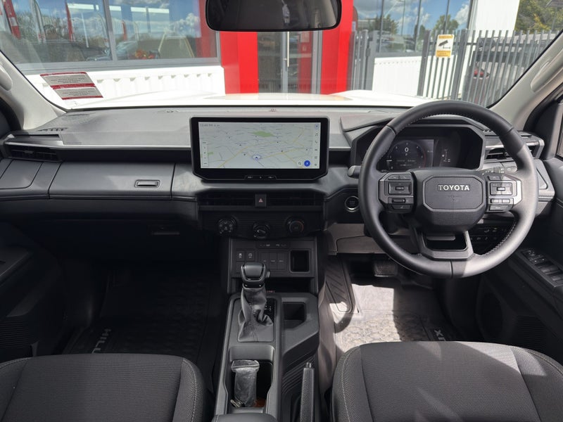 2026 Toyota Hilux SR 2.8DT 6AT 2WD Double Cab image 2