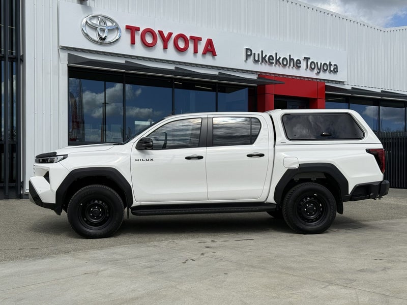 2026 Toyota Hilux SR 2.8DT 6AT 2WD Double Cab image 4
