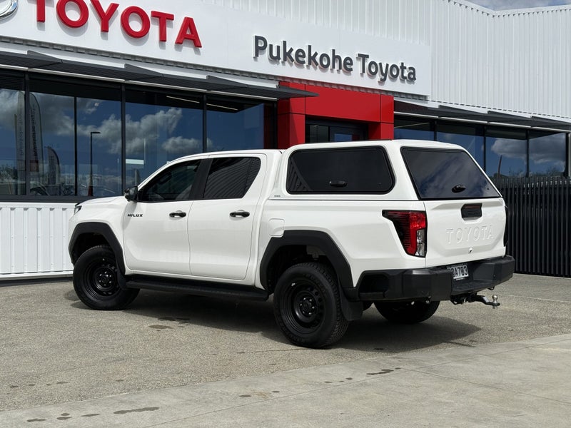 2026 Toyota Hilux SR 2.8DT 6AT 2WD Double Cab image 5