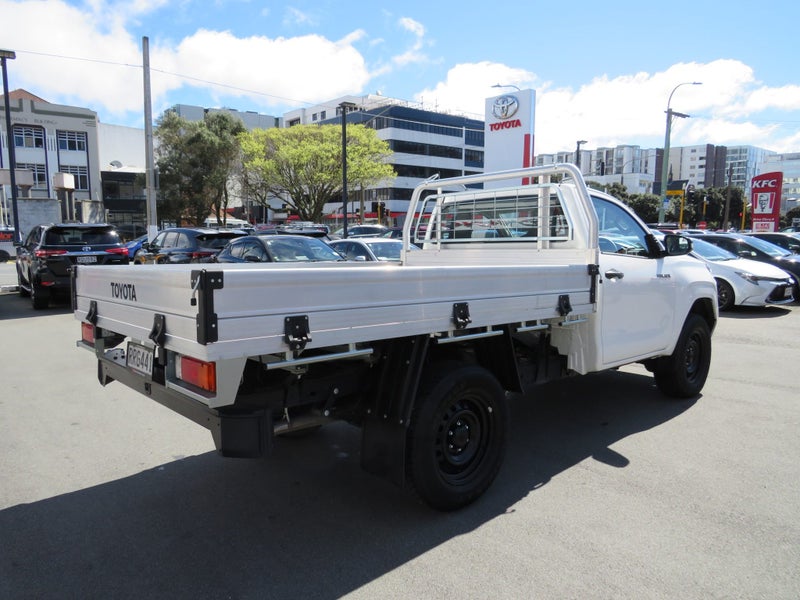 2026 Toyota Hilux SR 2.8DT 6AT 4WD SCC/2D/2S image 2