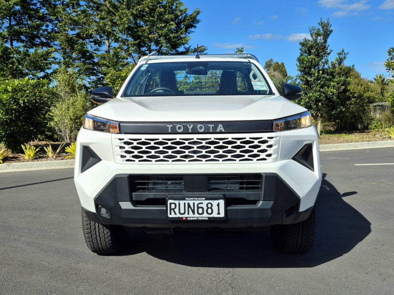 2026 Toyota Hilux SR 2.8DT 6AT 4WD SCC/2D/2S image 2