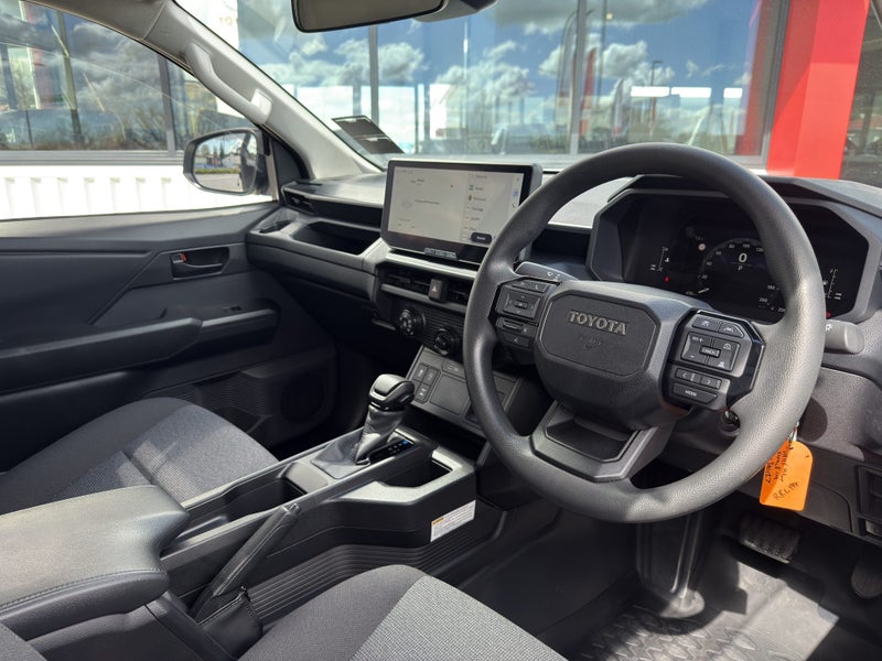 2026 Toyota Hilux SR 2.8DT 6AT 4WD Single Cab F... image 2
