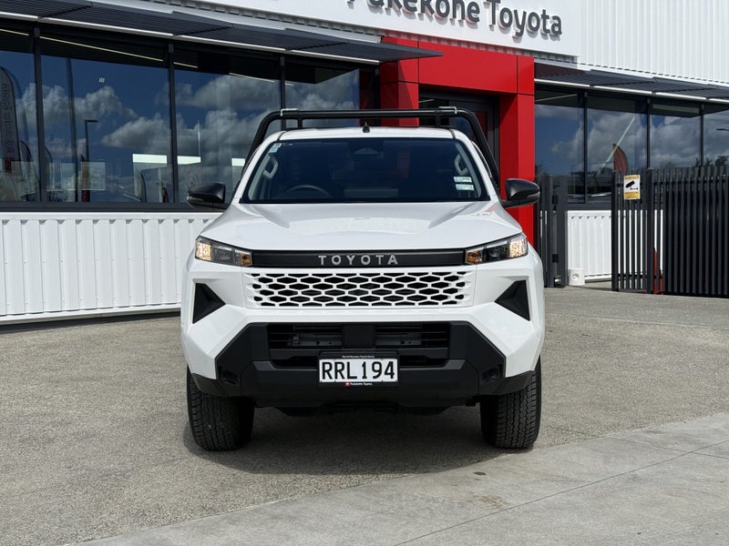 2026 Toyota Hilux SR 2.8DT 6AT 4WD Single Cab F... image 3