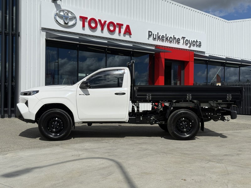 2026 Toyota Hilux SR 2.8DT 6AT 4WD Single Cab F... image 4