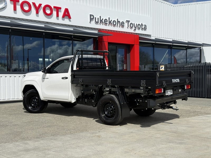 2026 Toyota Hilux SR 2.8DT 6AT 4WD Single Cab F... image 5