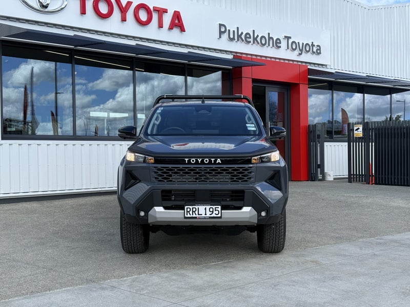 2026 Toyota Hilux SR 2.8DT 6MT 4WD Double Cab F... image 3