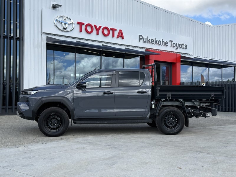 2026 Toyota Hilux SR 2.8DT 6MT 4WD Double Cab F... image 4