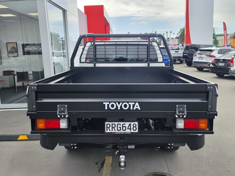 2026 Toyota Hilux SR 2.8DT Hybrid 4WD Auto image 4