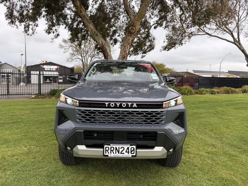 2026 Toyota Hilux SR 2.8DT Hybrid 4WD Automatic... image 2