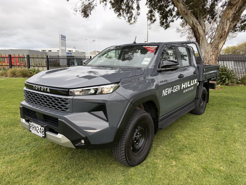 2026 Toyota Hilux SR 2.8DT Hybrid 4WD Automatic... image 3
