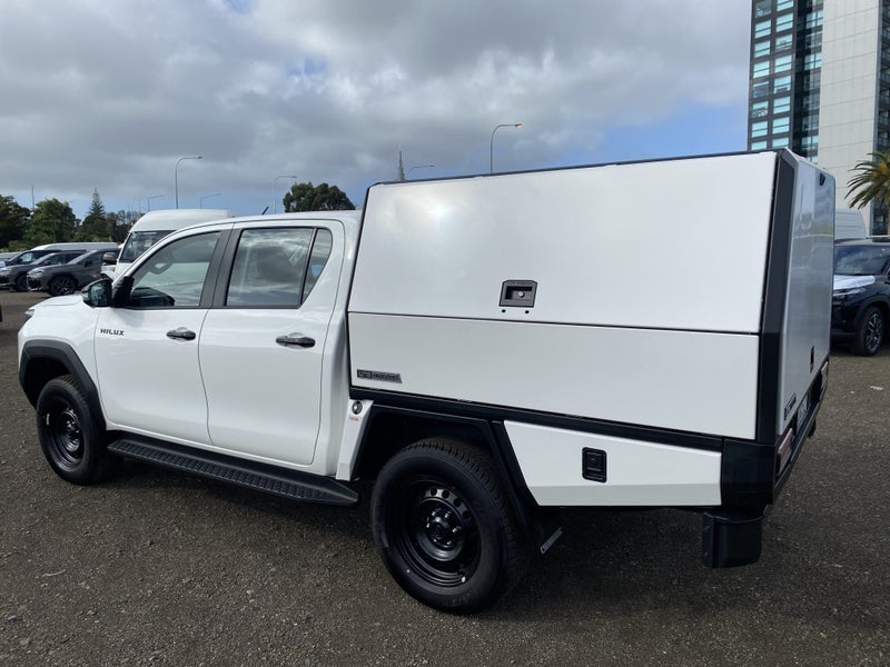 2026 Toyota Hilux SR 2.8DT Hybrid 6AT 4WD DCC/4... image 3