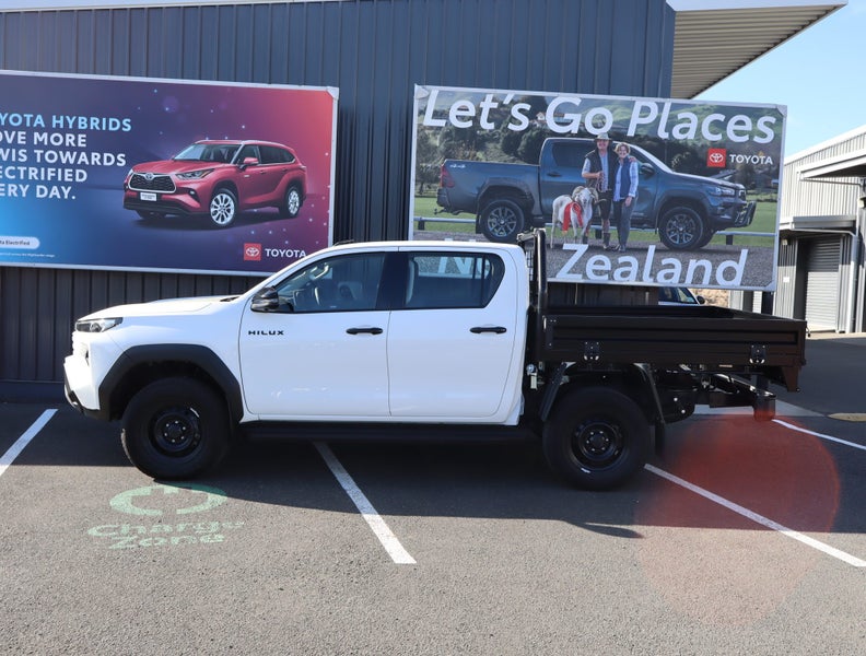 2026 Toyota Hilux SR 2.8DT Hybrid 6AT 4WD DCC/4... image 5