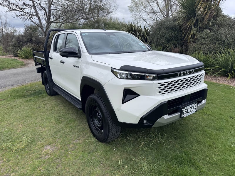 2026 Toyota Hilux SR 2.8DT Hybrid Automatic 4WD... image 3