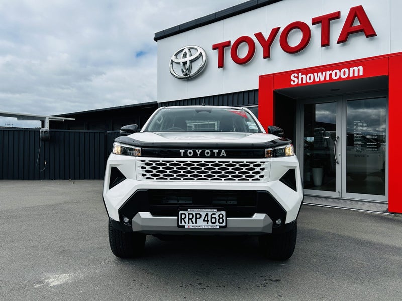 2026 Toyota Hilux SR 2.8DT Hybrid Automatic 4WD... image 2