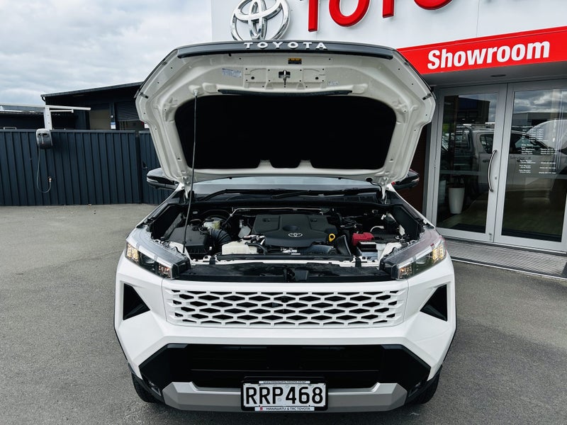 2026 Toyota Hilux SR 2.8DT Hybrid Automatic 4WD... image 3