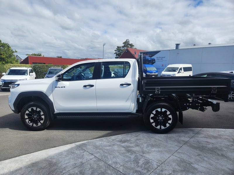 2026 Toyota Hilux SR 2.8DT Manual 4WD Double Ca... image 3