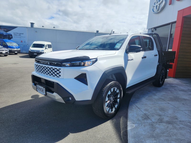 2026 Toyota Hilux SR 2.8DT Manual 4WD Double Ca... image 4